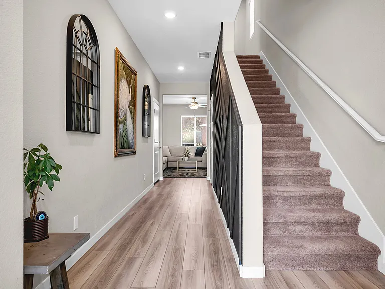 2213 Comstock Ln — Photo 3