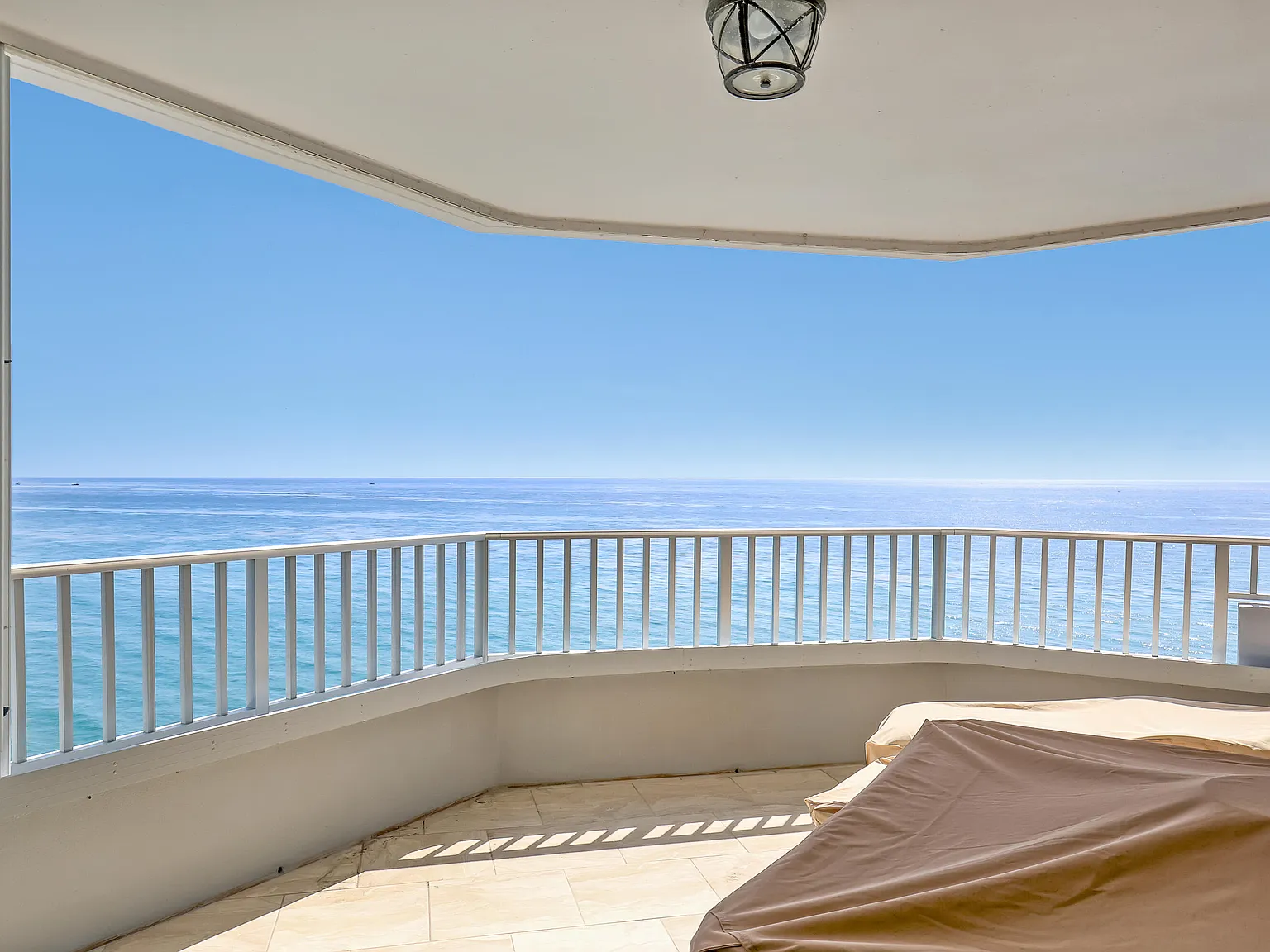 Corniche Condominium — Photo 2