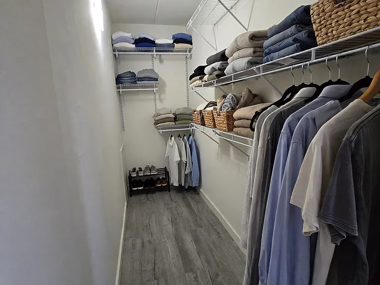 Walk-in Closet