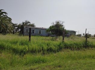 141 W Sagebrush St, Rockport, TX 78382