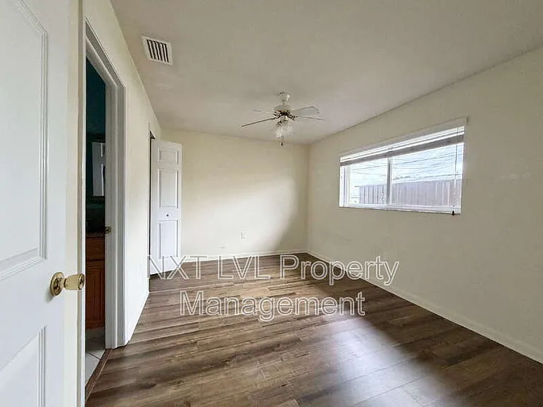 1005 NE 8th Ter — Photo 9
