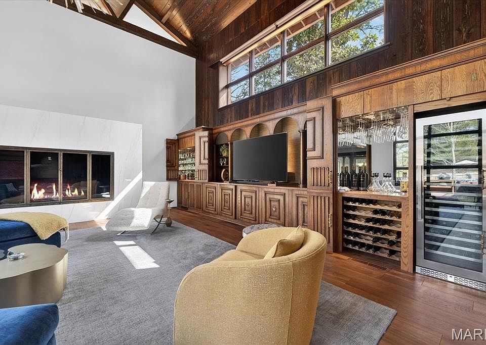 10th image of 10 Vouga Ln