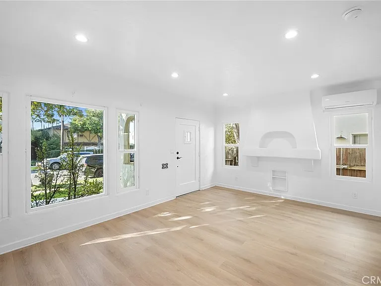 1233 Orange Grove Ave — Photo 4