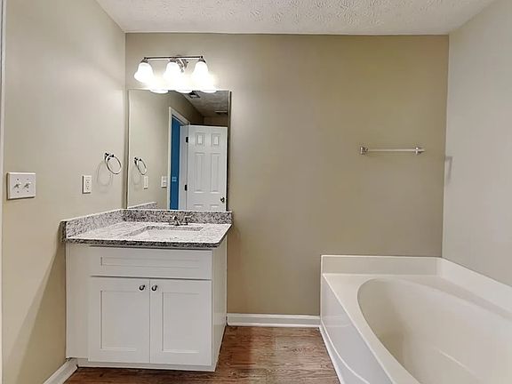 3rd image of 8032 Highland Pkwy #1