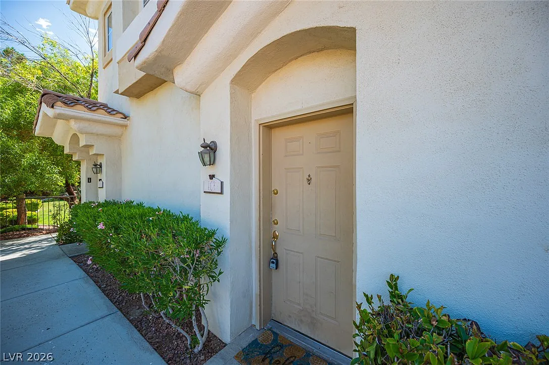 2 bed, 2.0 bath, 1208 sqft, $1,600 — Photo 4