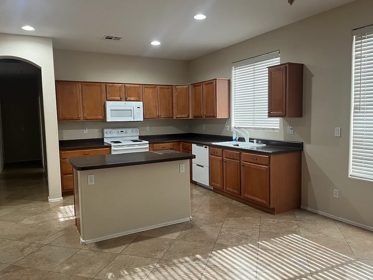 Building Photo - 1535 E Viola Dr