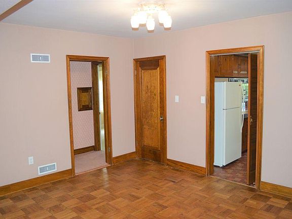 4th image of 2170 N Park Ave