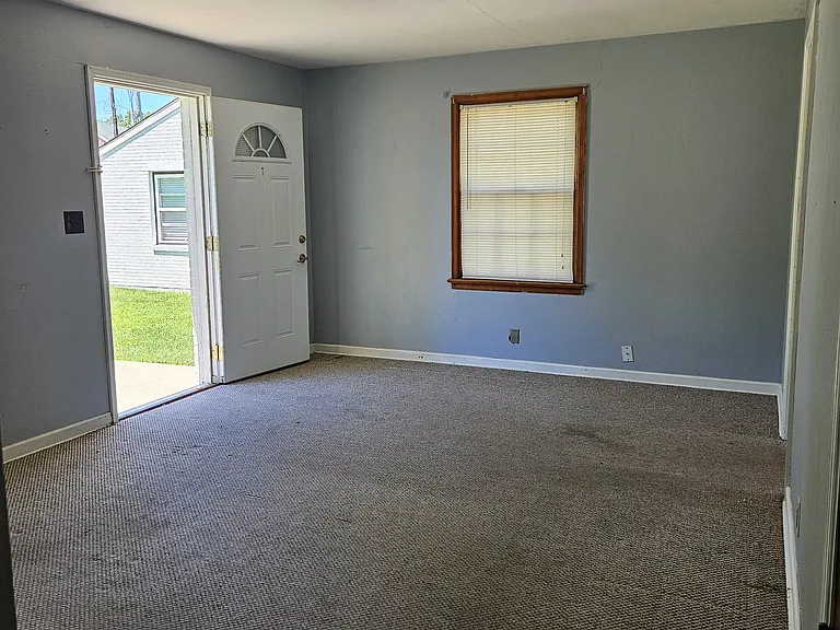 5050 Pulliam St #5050 — Photo 10
