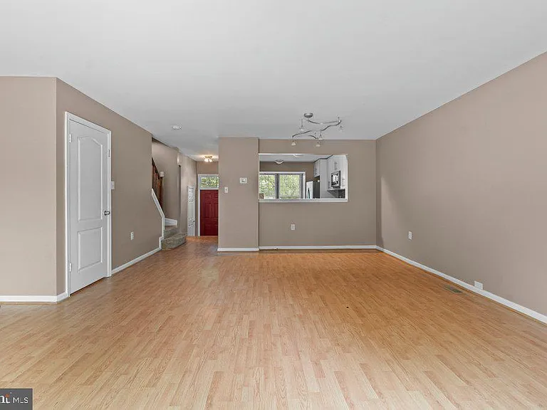 8 Wessex Ct — Photo 15