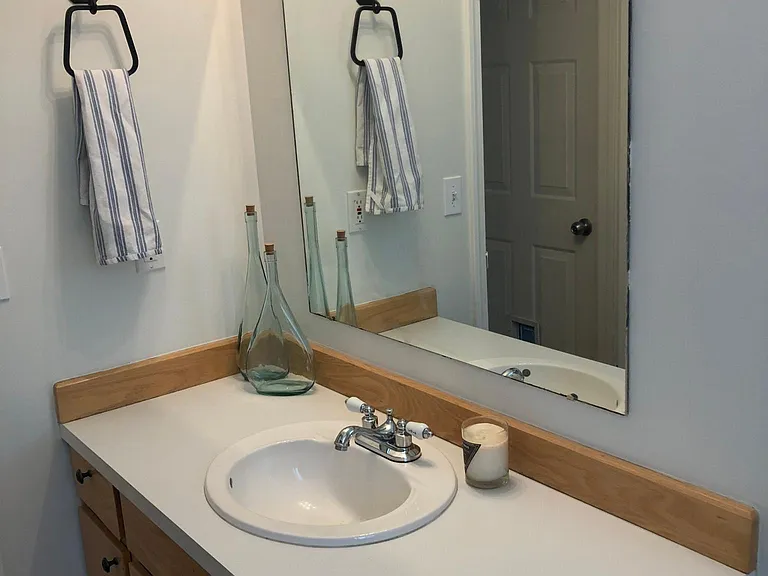 downstairs half bathroom