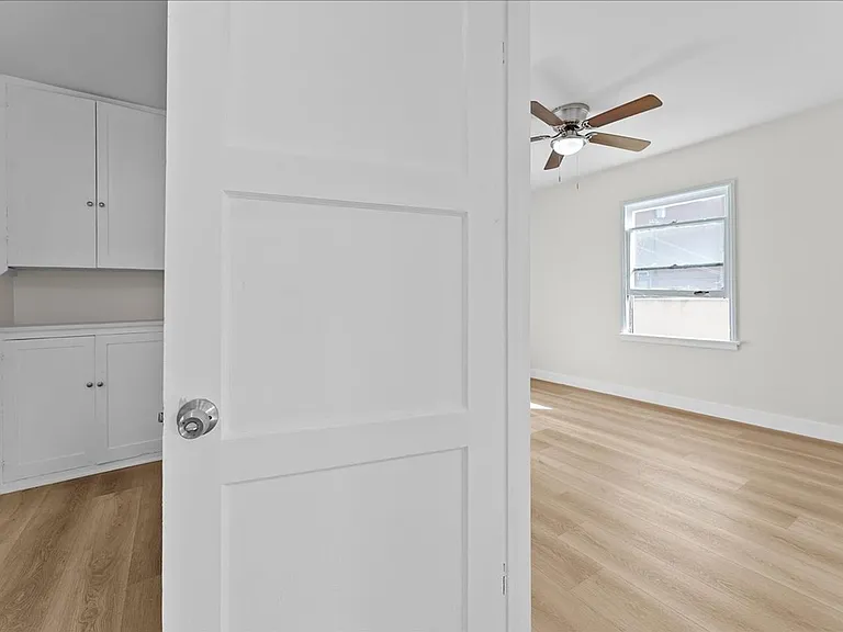 1922 Locust Ave #8 — Photo 6