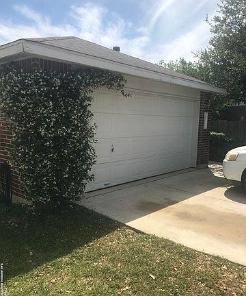 3rd image of 811 Creek Gate