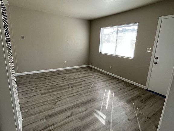 2nd image of 246-252 Donax Ave