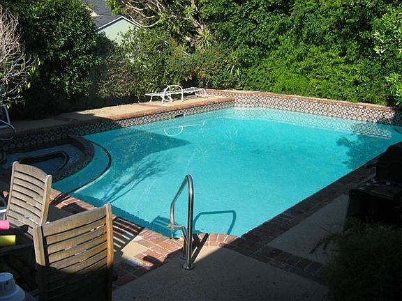 3rd image of 625 Amherst Dr