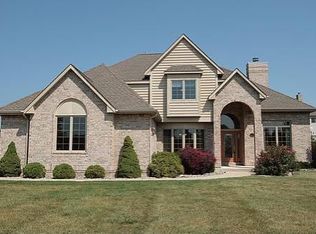 160 Saint James Cir, Union Grove, WI 53182