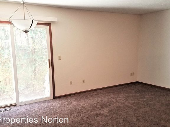 4th image of 3927 Long Dr APT B