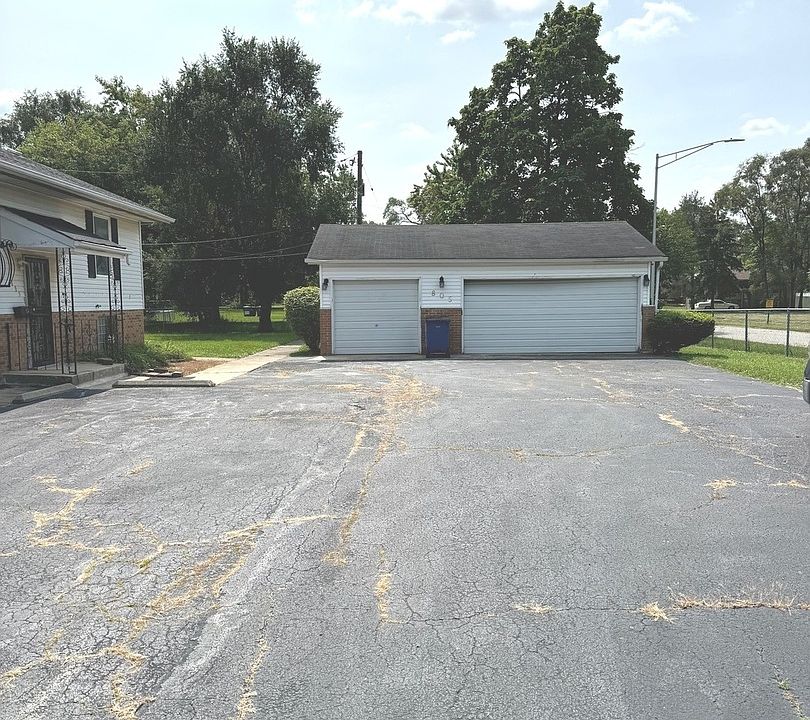 2nd image of 805 E 153rd St