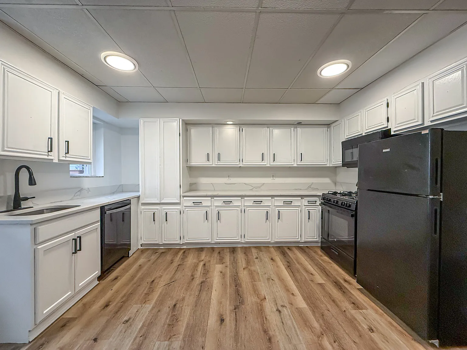 3 bed, 1950 sqft, $1,500 — Photo 2