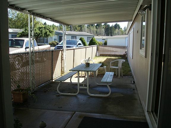 3rd image of 706 Dennis St SE #102