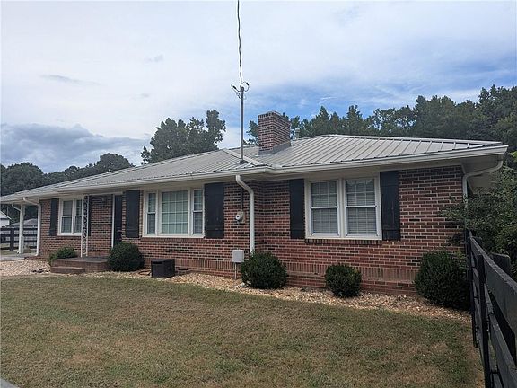 3rd image of 6115 Jewell Bennett Rd