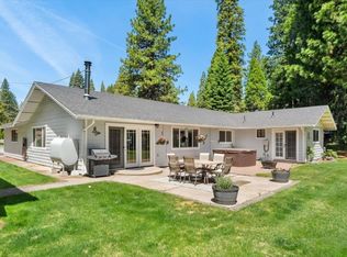1138 Pine Grove Dr, Mount Shasta, CA 96067