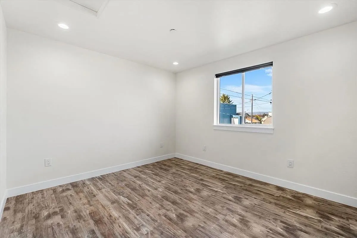 775 E St - B — Photo 2