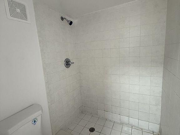 5th image of 2916 NW 55th Ave APT 1B