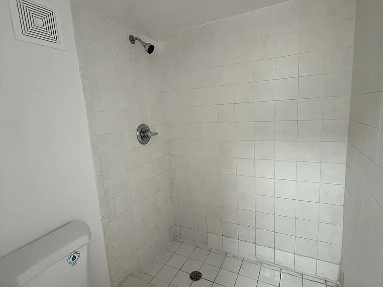2916 NW 55th Ave #1B — Photo 5