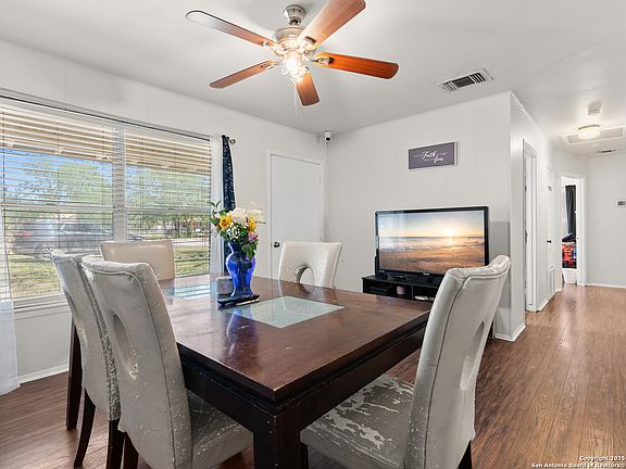 5th image of 1014 W Formosa Blvd