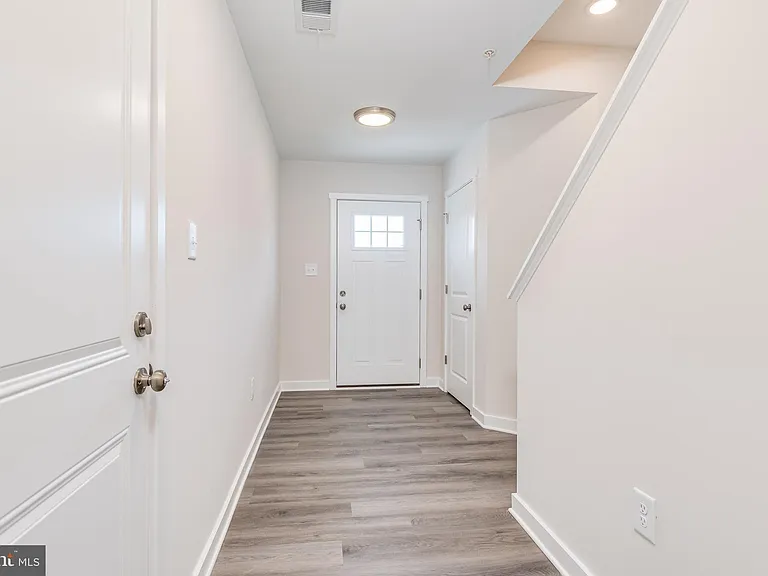 85 Moses Dr — Photo 9