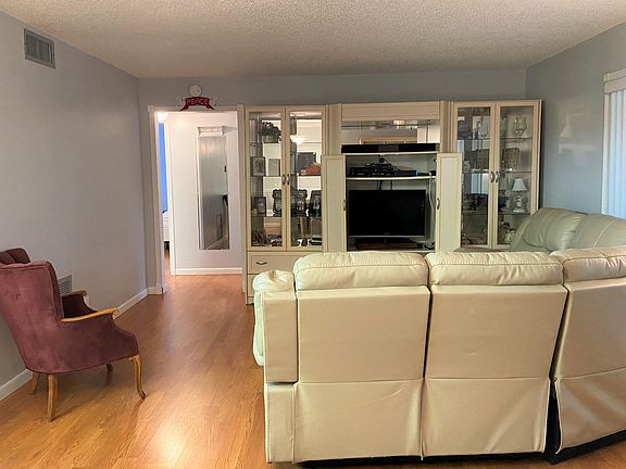 3rd image of 414 Pine Glen Ln APT B-2