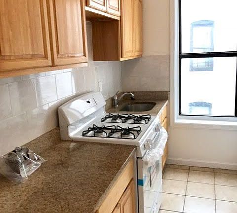 5th image of 3116 32nd St APT 4C