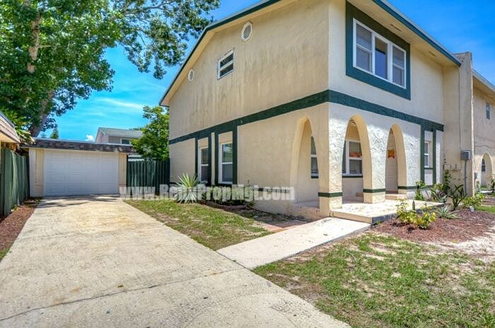 1st image of 2079 Los Lomas Dr