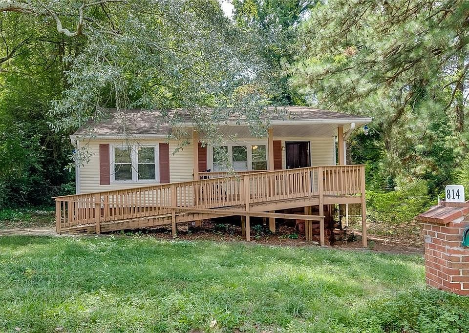 1st image of 814 Meadow Pl