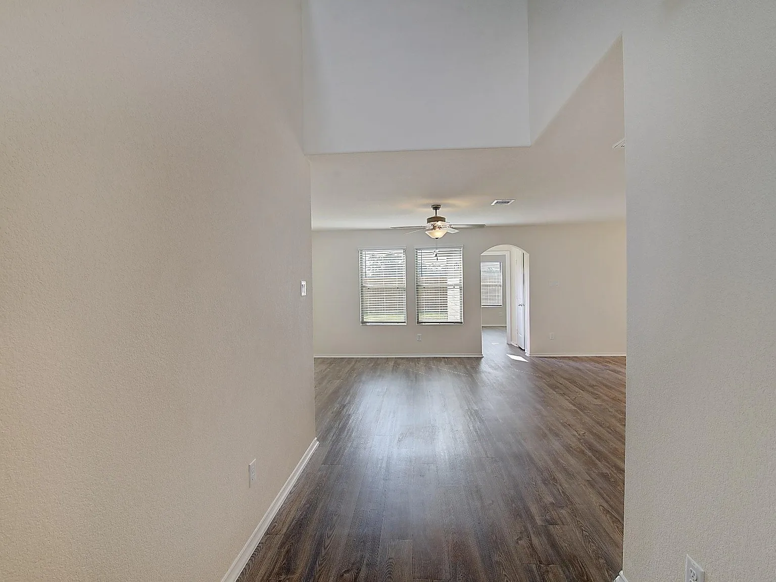 3 bed, 2.5 bath, 1788 sqft, $1,824 — Photo 3