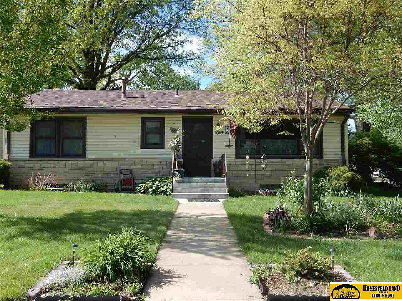 2003 High St Beatrice NE 68310 Zillow