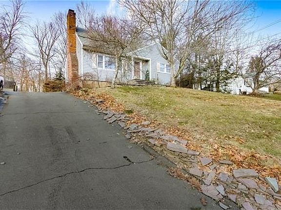 4th image of 73 Cara Dr