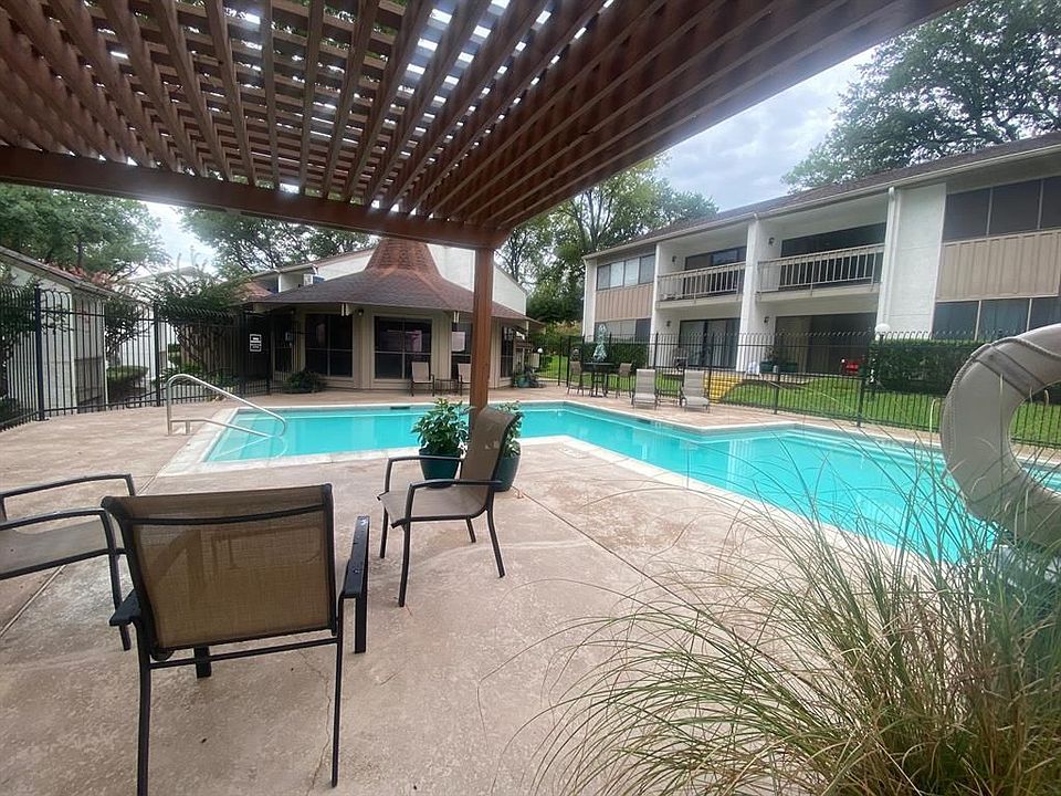 1st image of 12100 Melville Dr APT 412D