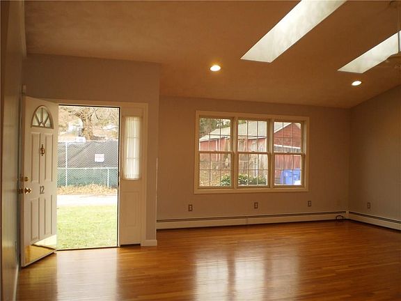 5th image of 12 Cottage Ave