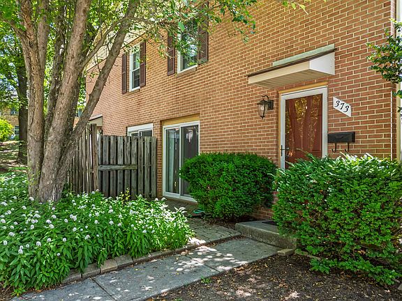 2nd image of 373 Charles St #373