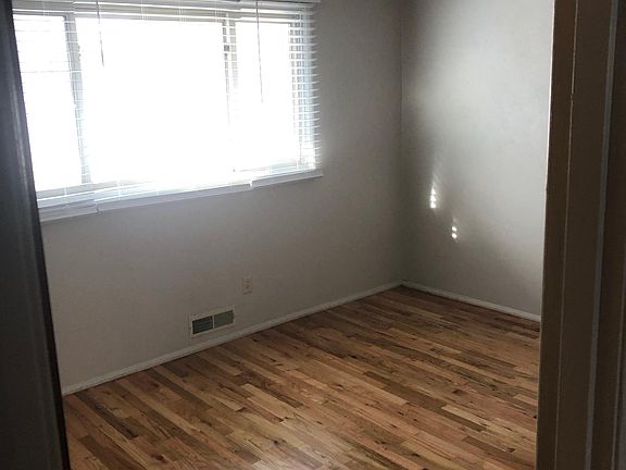 4th image of 1260 Merrett Dr