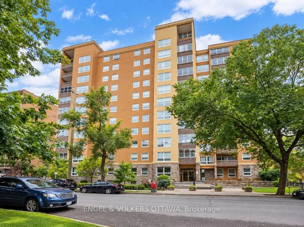 373 Laurier Ave E #5, Ottawa, ON K1N 8X6