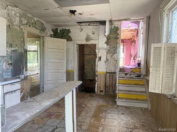 3rd image of 4246 Wabash St