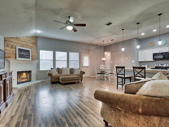 5th image of 306 Highland Creek Dr