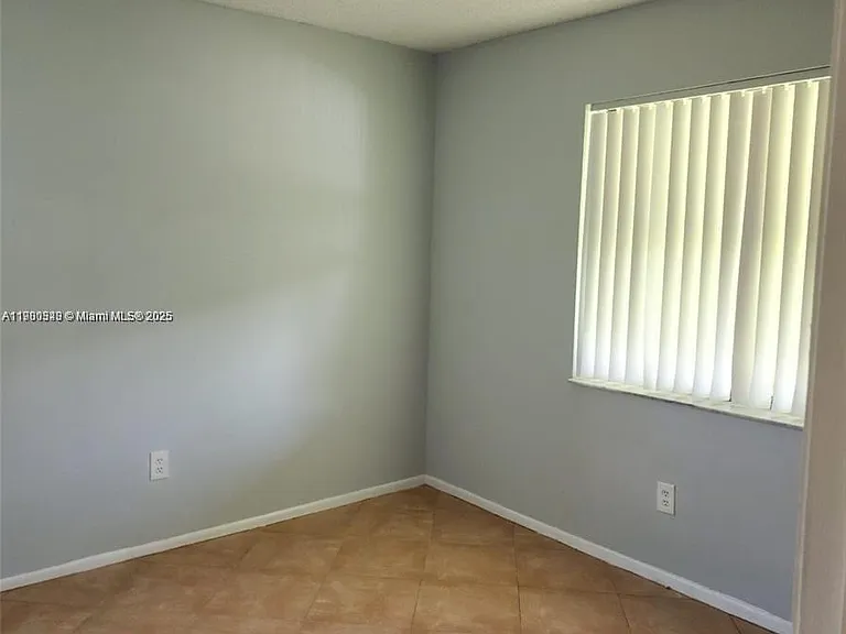 6061 Shakerwood Cir #208 — Photo 13