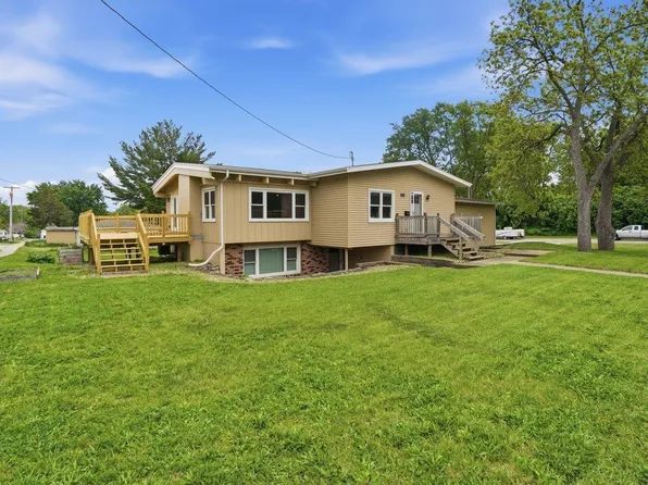 1016 Catherine St, Cedar Falls, IA 50613
