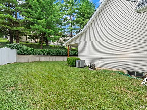 2nd image of 426 Windy Hills Dr