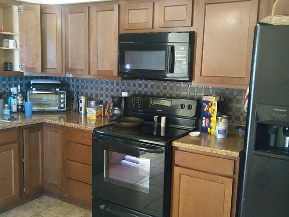 3rd image of 723 N Skyline Dr
