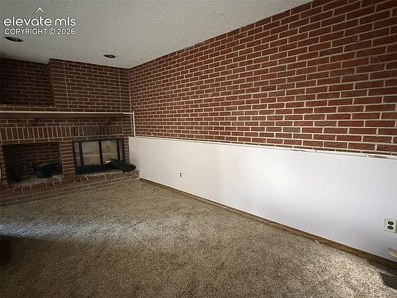 5th image of 438 Lakewood Cir