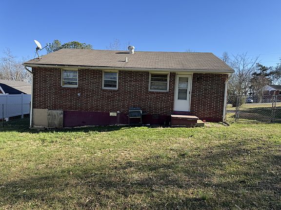 2nd image of 302 S Fairoak St